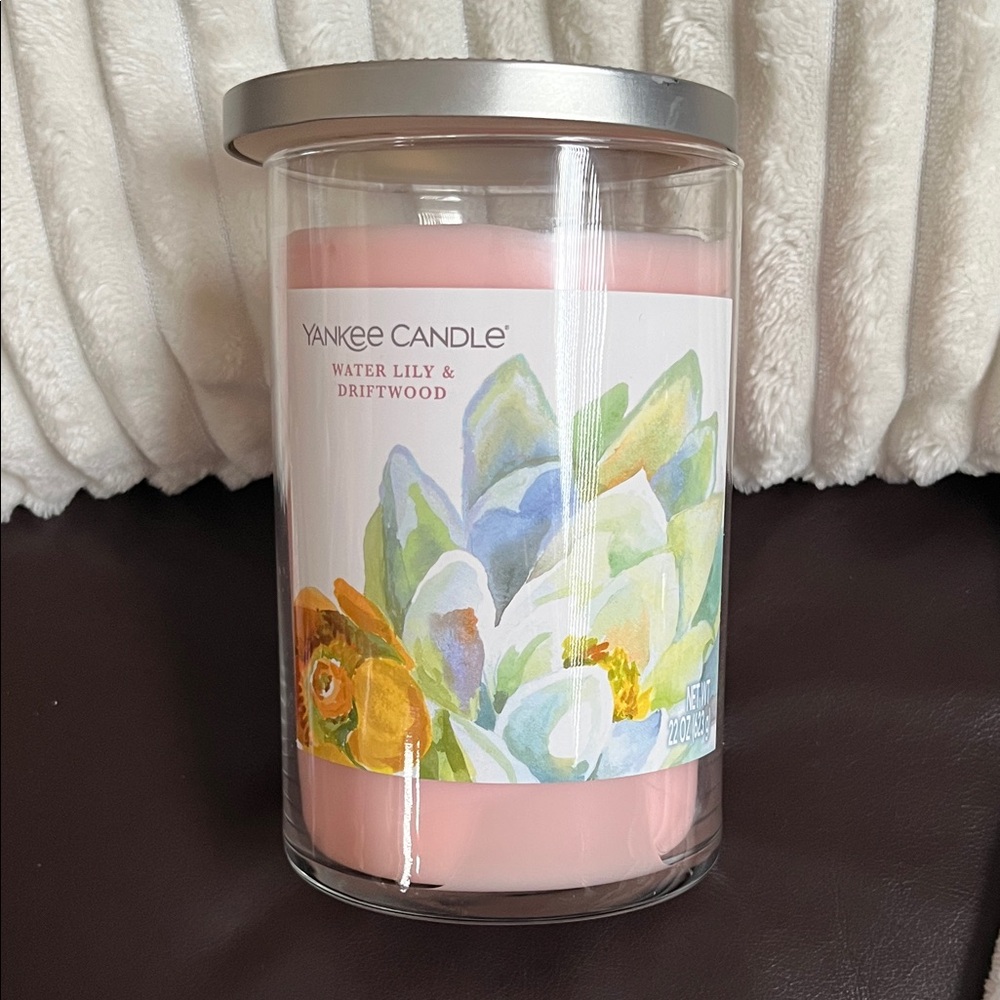 Yankee Candle Water Lily & Driftwood in Soft Pink